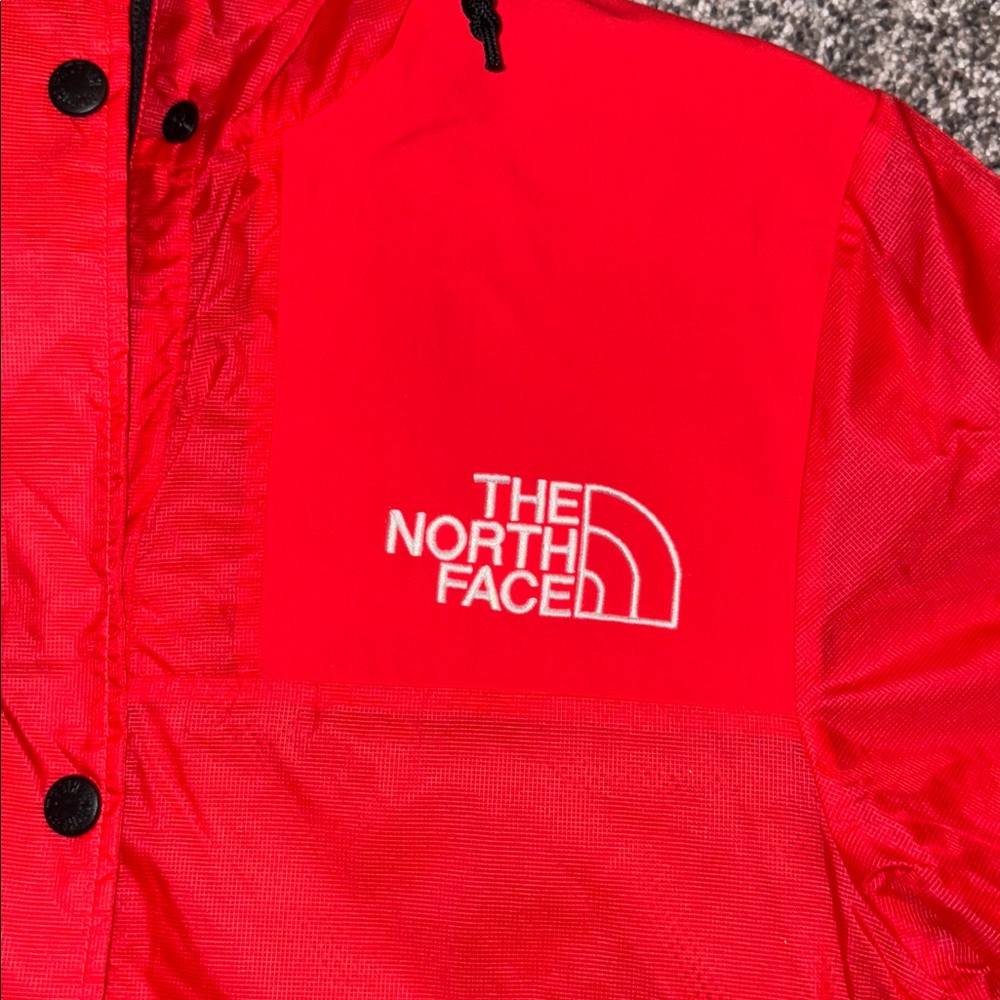The North Face Women's Outline Windwall Hoodie Jacket in Horizon Red - Picture 4 of 8